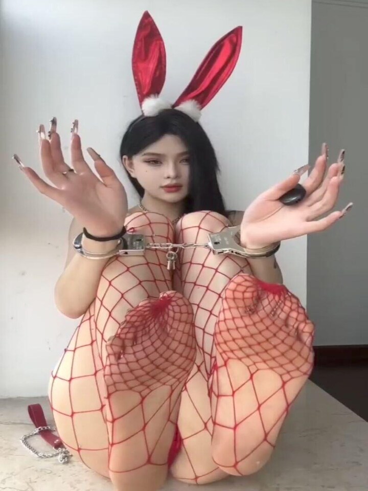 抖音颜值反差黑逼自拍丝袜足控