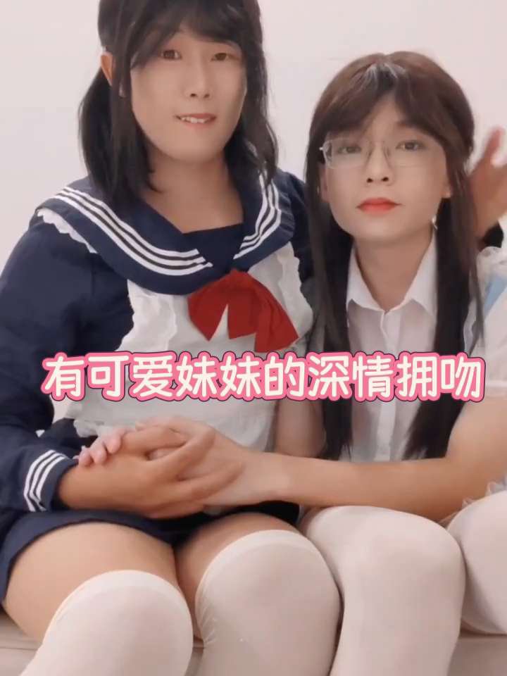 女同百合热情舌吻嘴都亲肿