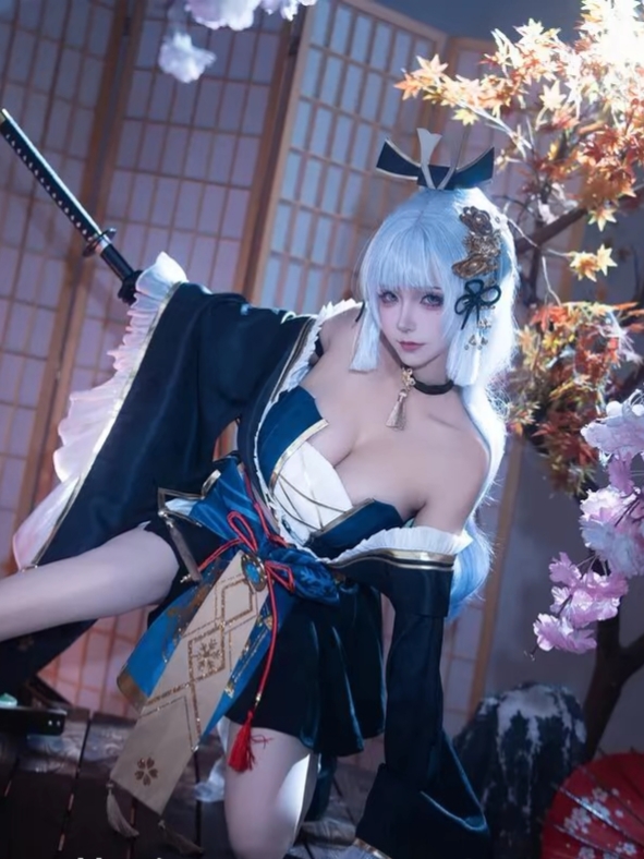 高质量原神精品cos神里绫华，高颜值白袜白嫩粉嫩少女必看精品推荐，必备