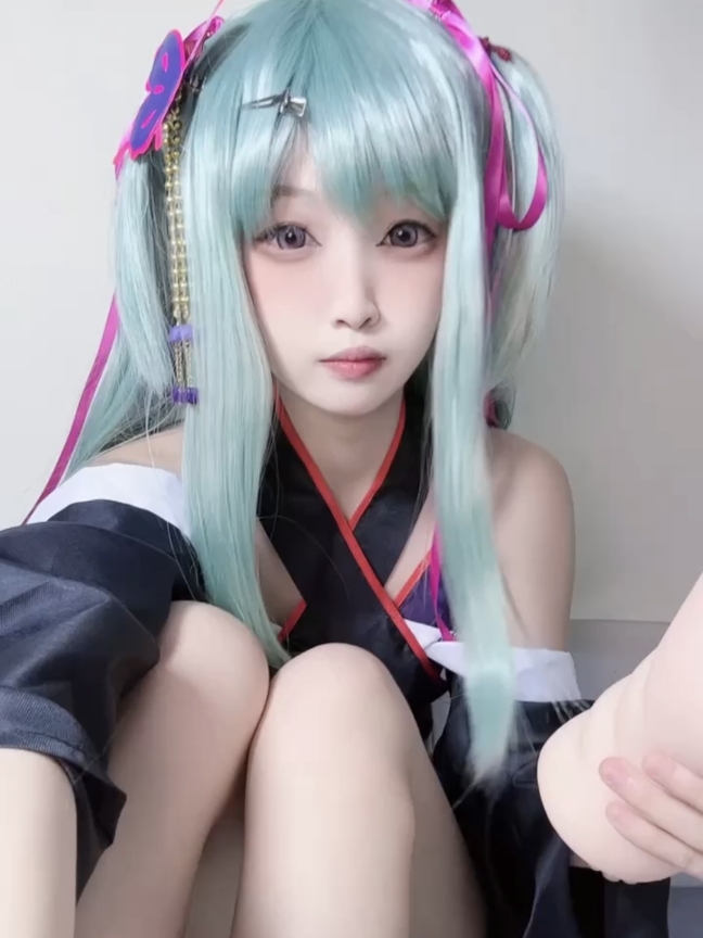 福利姬神探狸狸，照自己的小穴做了个同款飞机杯