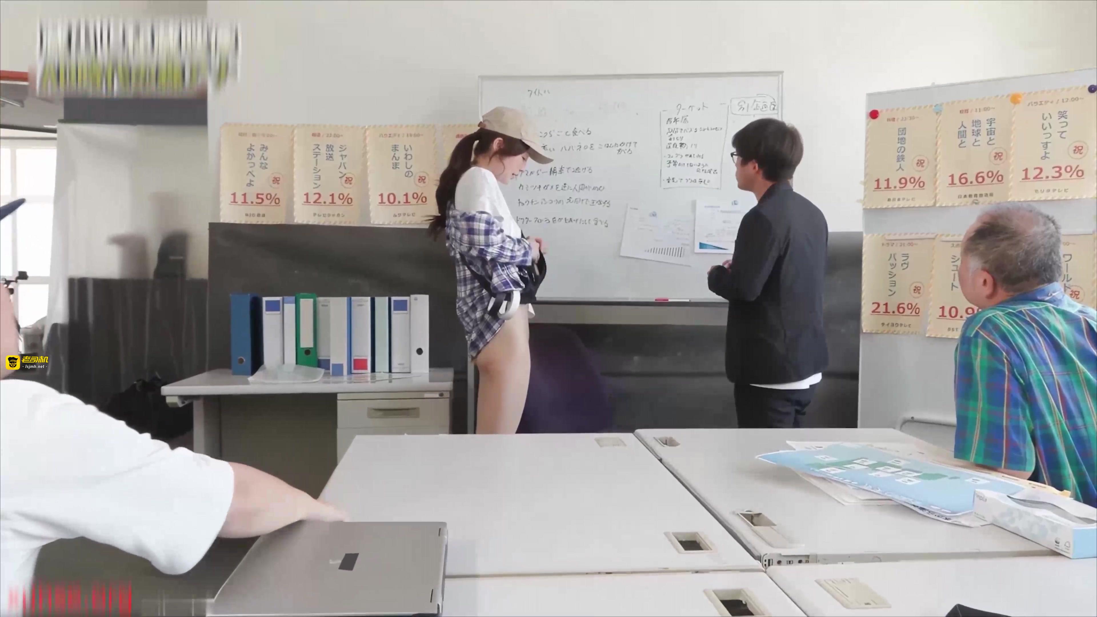 AI明星换脸 IU李知恩 符合性癖,鸭舌帽小白鞋打电话做爱,旁若无人做爱到喷水 预览截图 12