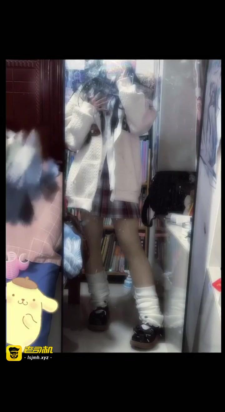 高中小嫩妹被男友诱骗自拍裸体 预览截图 7
