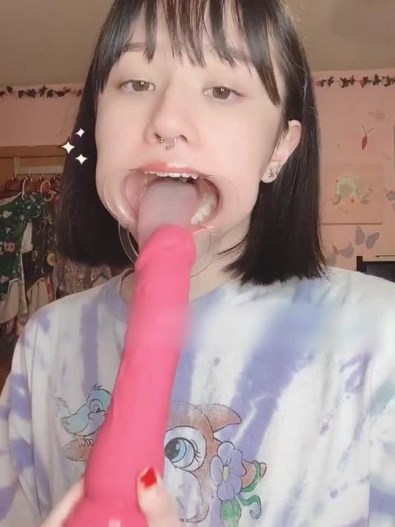 可爱少女深喉挑战扩嘴器极限快感#puppiloli 预览截图 3