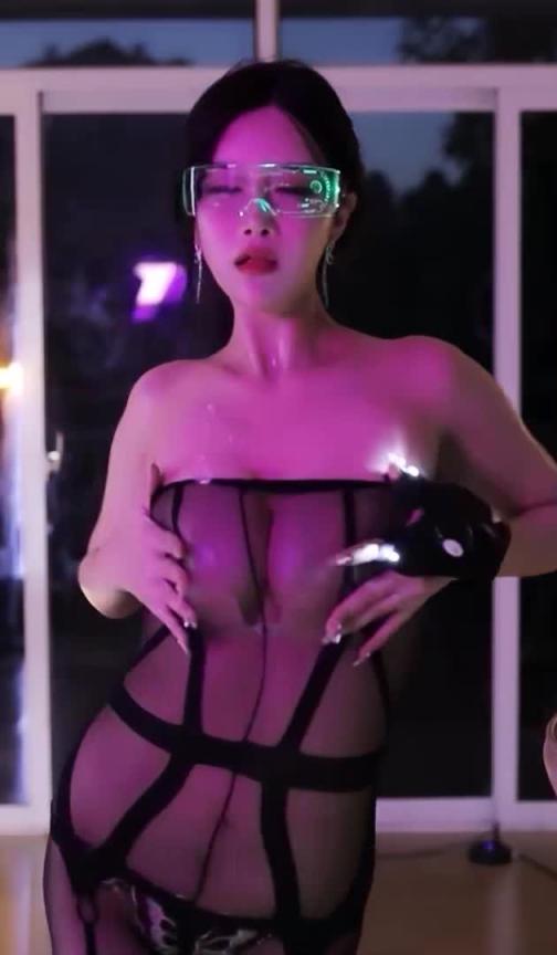 韩国 暗夜科技秀 黑丝乳贴吐奶 能用有眼镜最好 预览截图 1