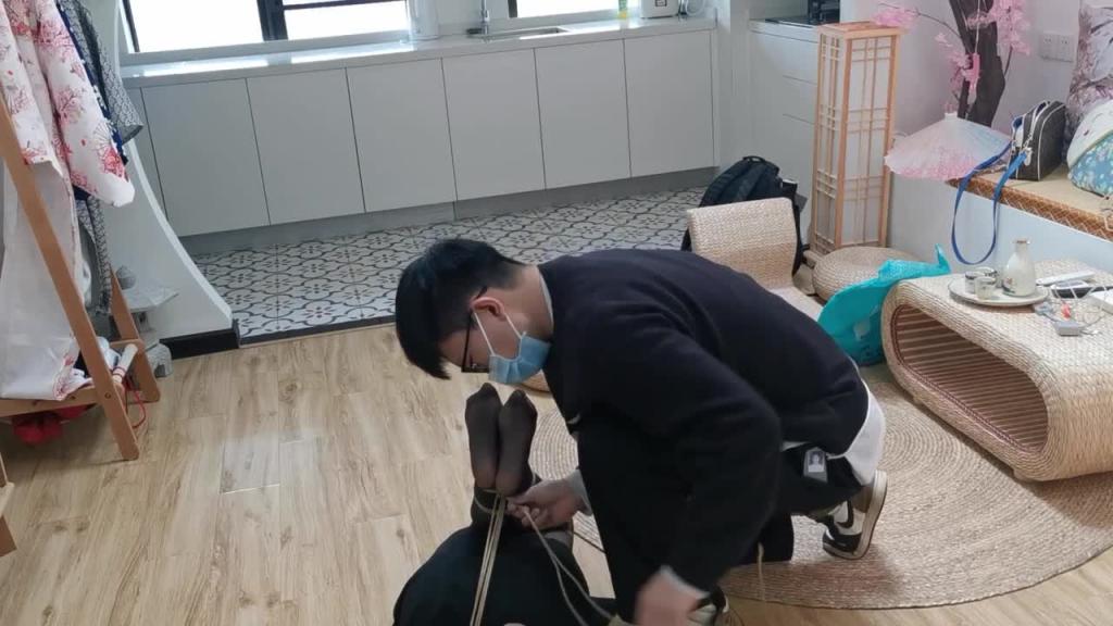 模特果果 性感黑丝捆绑 预览截图 3