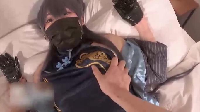 性感人妖 胡桃COS服 直男帮伪娘撸管 四指插进了他的肛门 预览截图 1