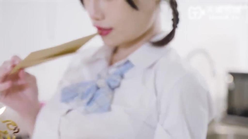 天美传媒 不伦企划父亲节_淫荡女儿的交尾礼物 预览截图 1