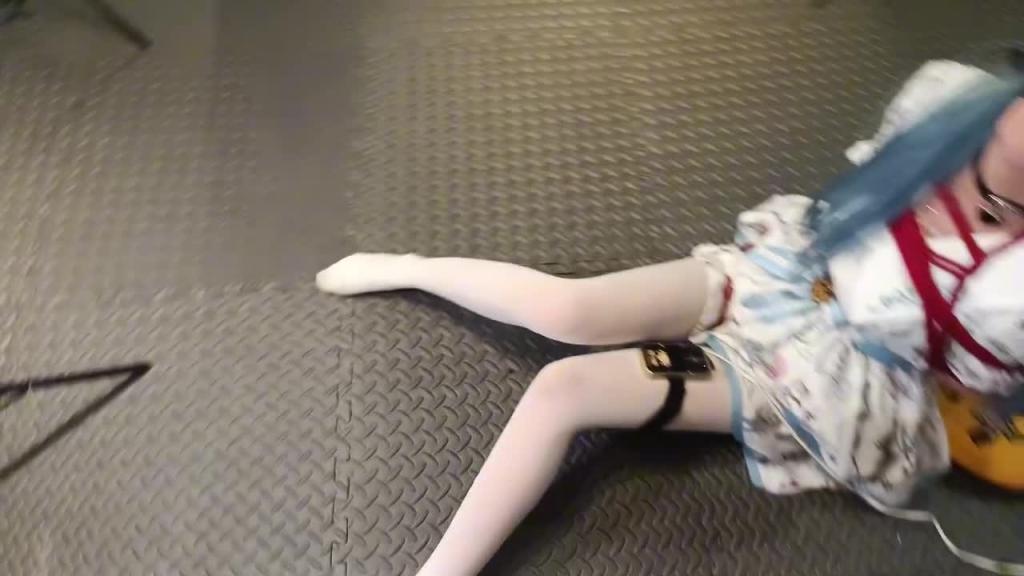 【绳欲club】新人小茵的首次出镜 05年的小萝莉lo娘 胶带极限震动木奉固定强高 丝袜堵嘴 郊狼挣扎 带着哭腔的娇喘 很小的一只欺负起来感觉她要碎了 预览截图 6