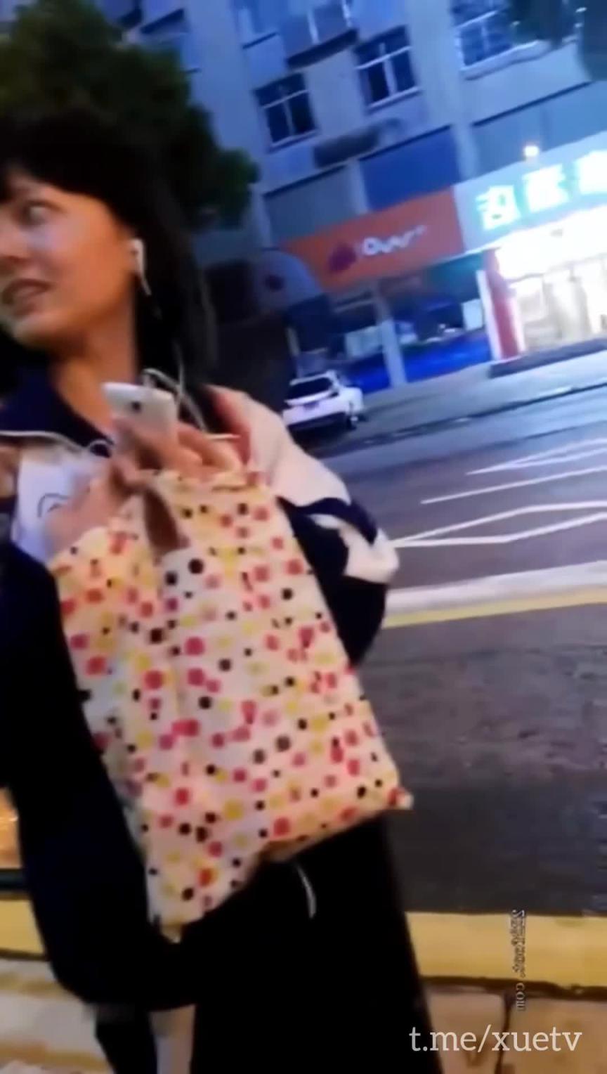 恋足大神街头骗购学生穿了一天的棉袜 预览截图 7