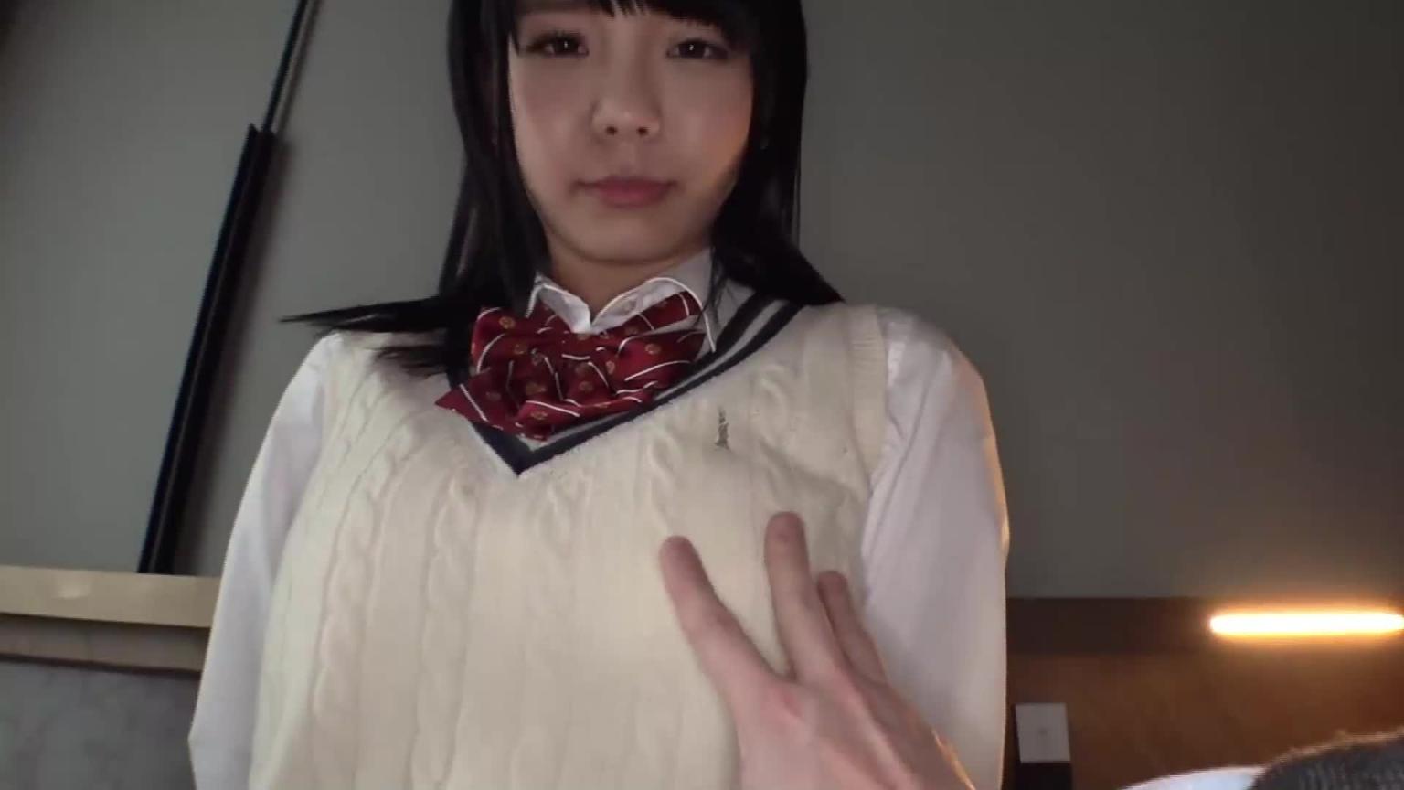 非常可爱的年轻日本水手服女孩 预览截图 2