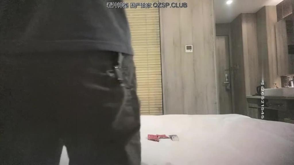老金约操清纯一线天小姐姐,外表清纯床上超级骚 中文骚逼 预览截图 2