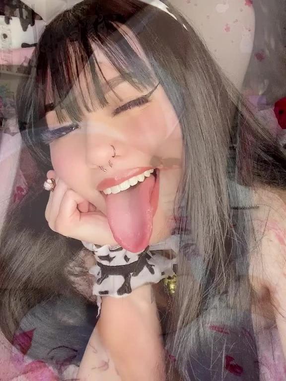 骚气奶牛装美少女假鸡巴自慰高潮#puppiloli 预览截图 4