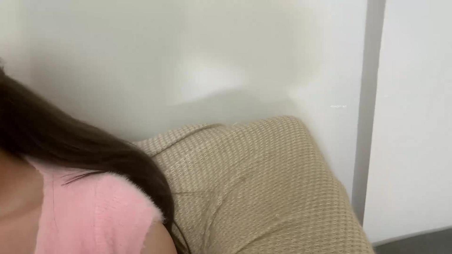 第一次私拍到这种极品美女，颜值身材都一绝，随意摆弄动作，脱光衣服身上一点赘肉没有 预览截图 3