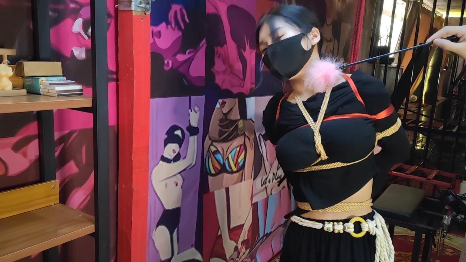 【意之窗原创】圈里小爱慕第一次拍摄鞭打炸裂的身材很有感觉 预览截图 6