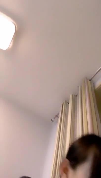 野性漂亮妹子与男友日常啪啪，沙发上抽插娇喘非常诱人 预览截图 3