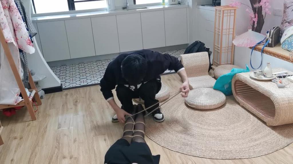 模特果果 性感黑丝捆绑 预览截图 2