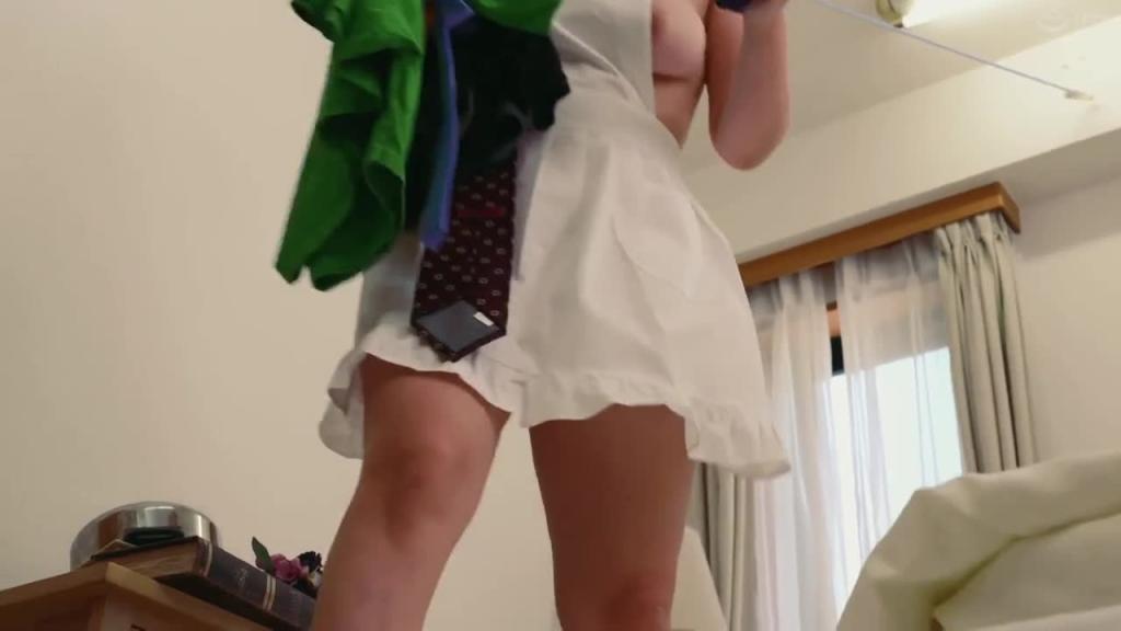 一面穿着裸体围裙一面打扫的出差家事代行服务!虽然费用高昂不过巨乳・巨臀家政妇不但打扫家里连肉棒都扫除!尽情抽插! HUNTB-523 预览截图 1