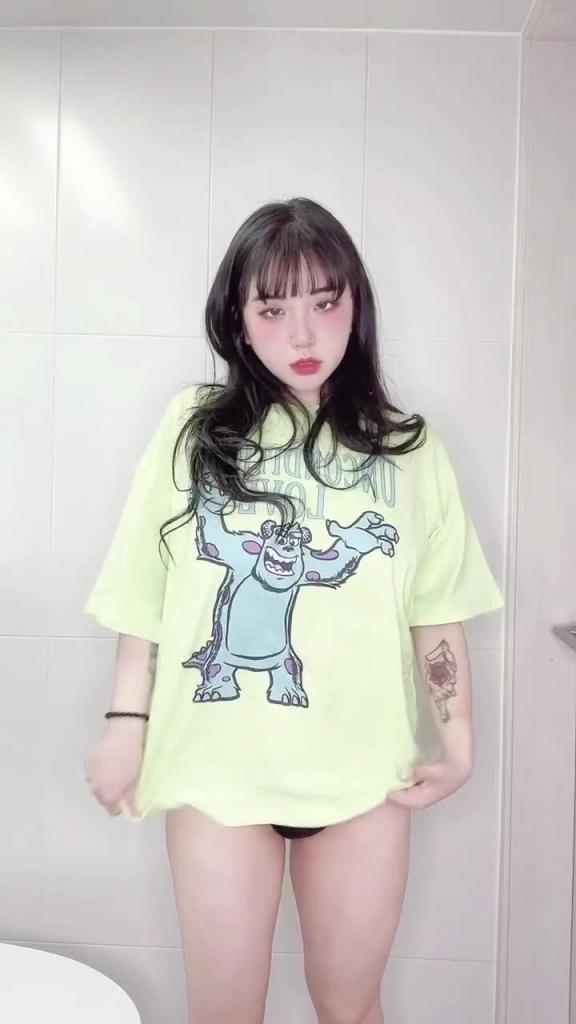 echi 肉感女神性感小怪兽 预览截图 3