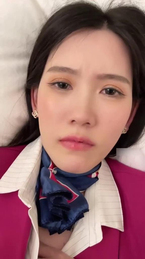 【全网最美也是最骚空姐!】被连续射两次,第一次用嘴巴接精,然后又被无套中出,一副可怜表情被操特别反差 预览截图 8