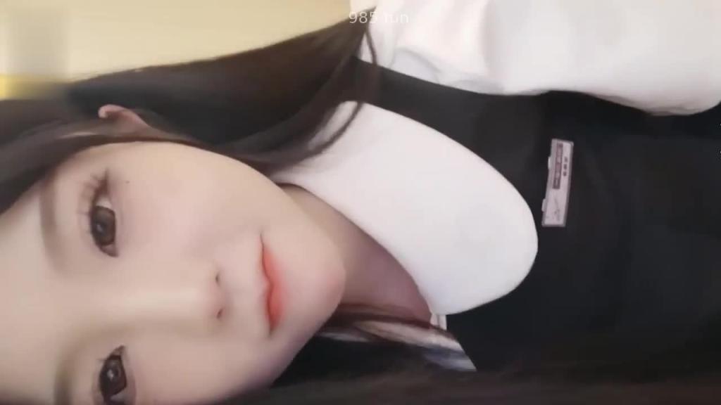 【白虎一线天】超萌爆乳美女，大马尾网袜全裸自慰，操逼咩 预览截图 1
