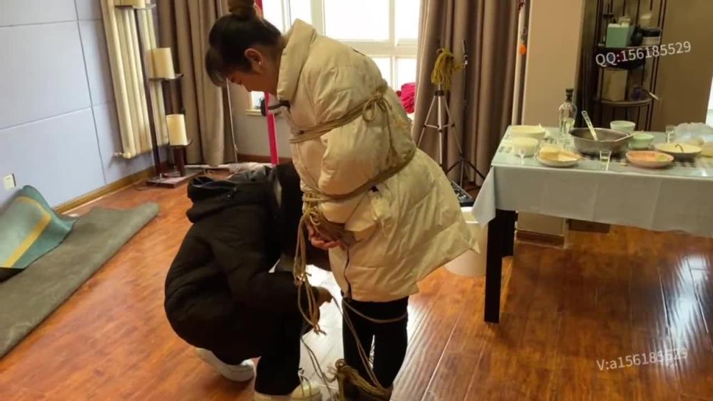 【龙飞绳艺】新模特第一次玩绳子，相互捆绑 最后绳师出手 预览截图 5