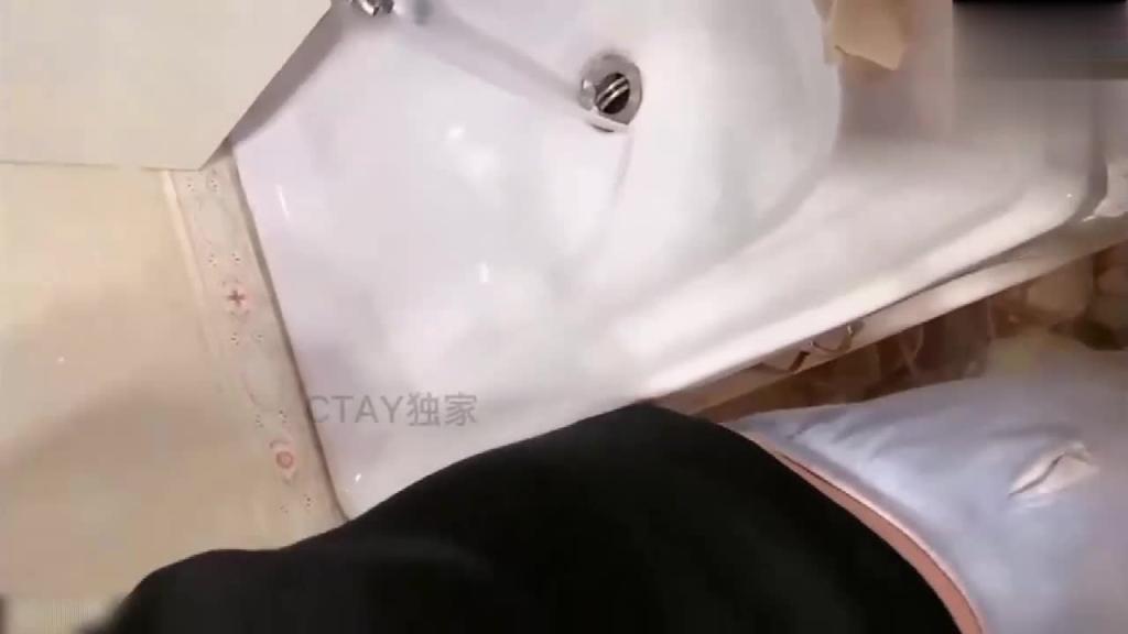 【畜生儿子真实恋母乱伦事件】和妈妈回乡下外公家日夜笙箫 预览截图 5