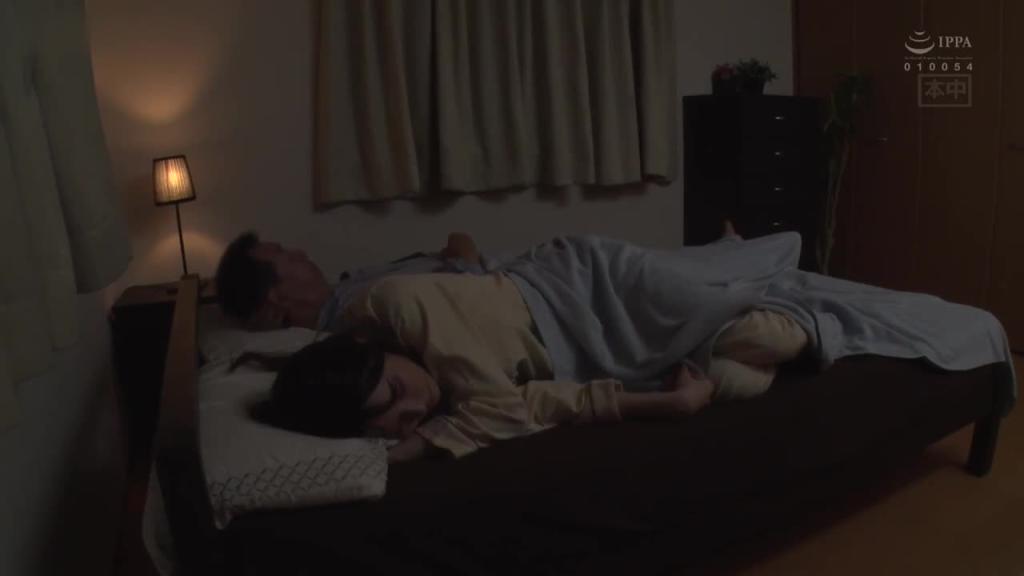 想与不伦的妻子再一次重来… 自睡觉妻子背后用春药肉棒插入!超慢速抽插用药做爱中出痉挛性爱持续求合到早上 佐野由真 HMN-510 预览截图 1