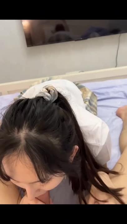 【少女】终于把大一妹子拿下带回家了 预览截图 1