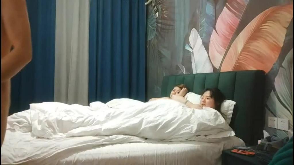 新普良家玩换妻 成年人的世界很简单 3/3 预览截图 2