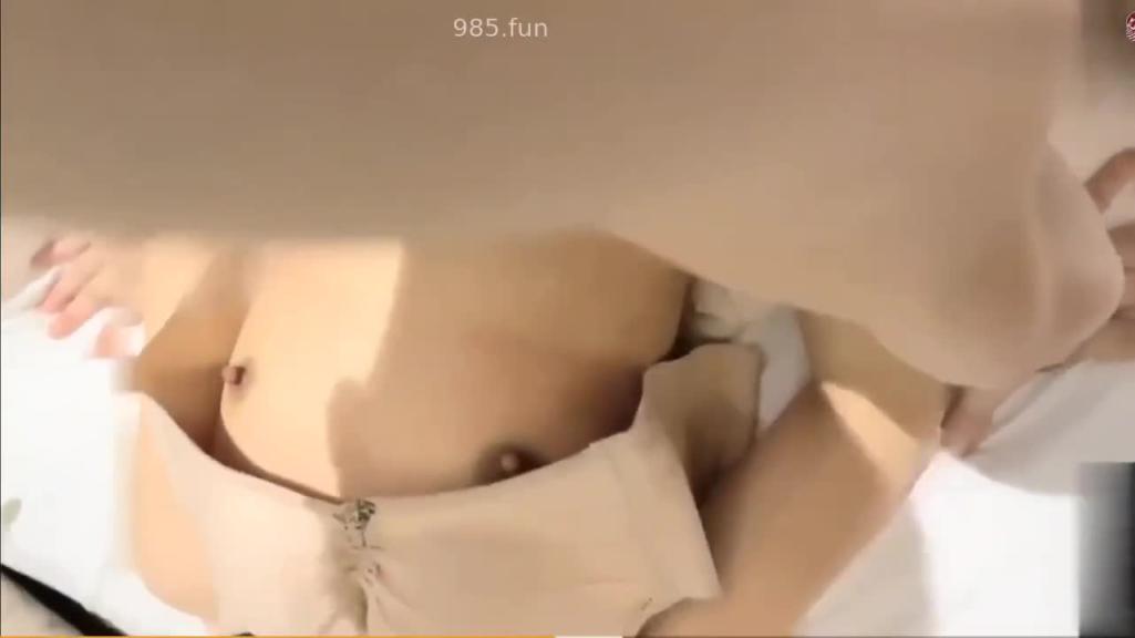 大奶女儿穿JK,叫声真的好听 预览截图 4