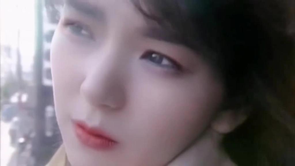 【绝世的容颜】经典无码回忆,在哪个无美颜的时代,这个颜值真的太能打了,一股港星味,巨乳也是特别漂亮! 预览截图 3