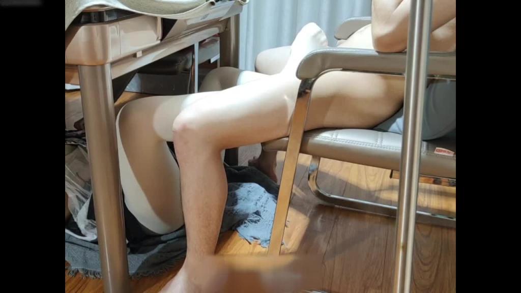 洛丽塔妹妹的性感原味白袜把持不住连续足交揉搓肉棒爆浆 预览截图 10