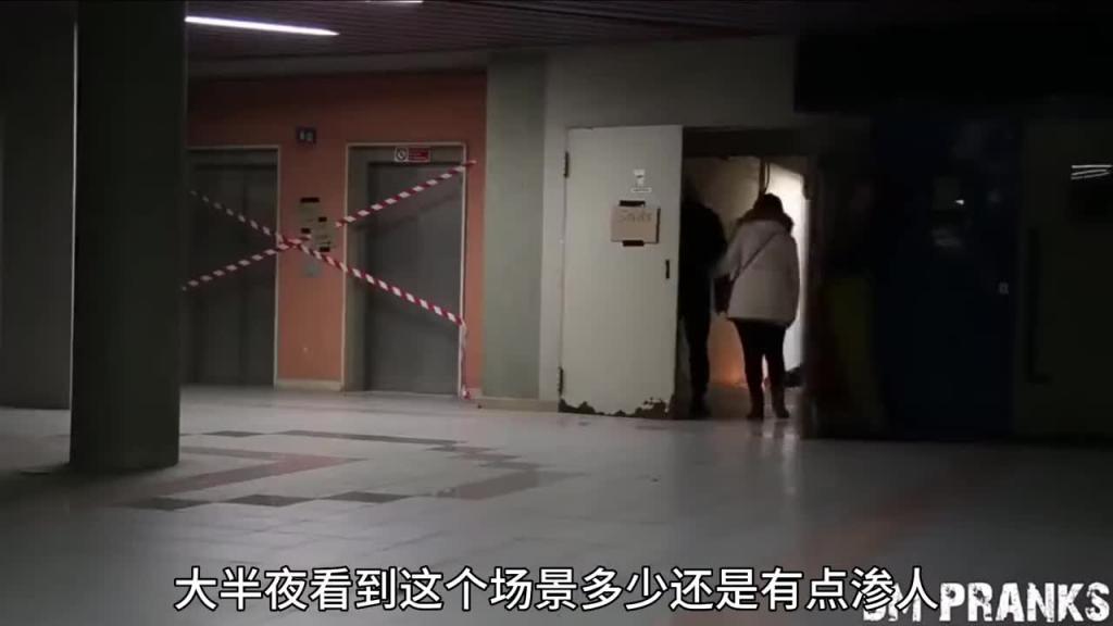 国外奇葩整蛊整人节目,看到这样的小丑相当于国内的红衣女子 预览截图 9