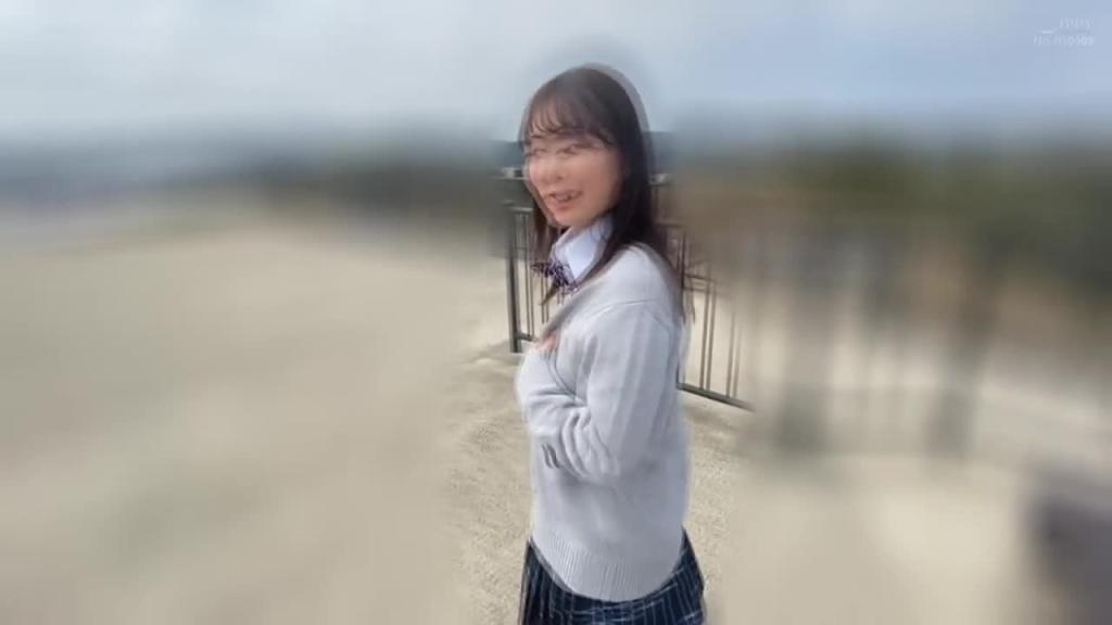 乳头露出 与喜欢舔棒的露出妹子经常玩弄乳头敏感露出约会 SUN-017 预览截图 3