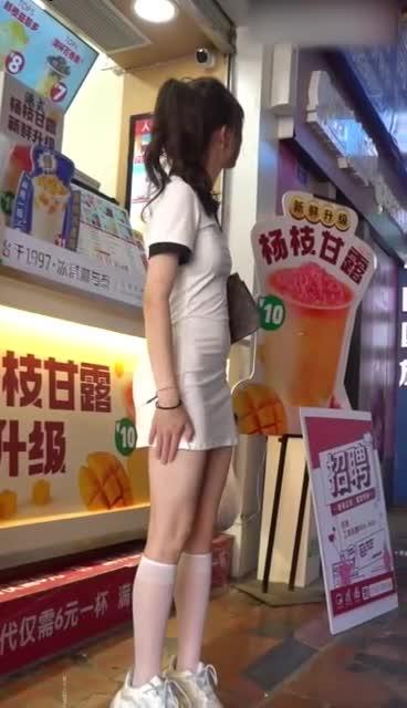 91大神 群底风光 白连身短裙妹子 预览截图 3