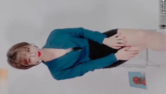 韩国首席超美伪娘，肉丝职业装掏出粉嫩仙女棒诱惑高潮 预览截图 4