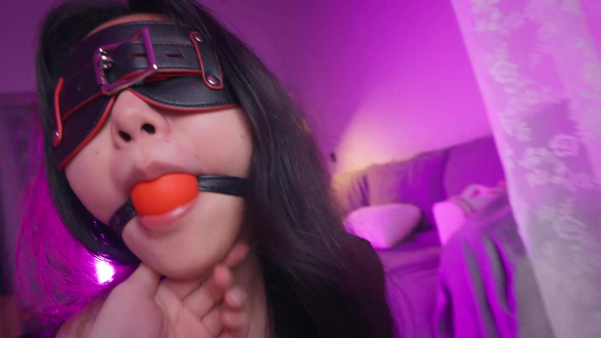 【丝米】《潜入美女家的大叔Ⅱ》美女回家路上,被大叔尾随,大叔偷偷潜入美女家中 预览截图 3