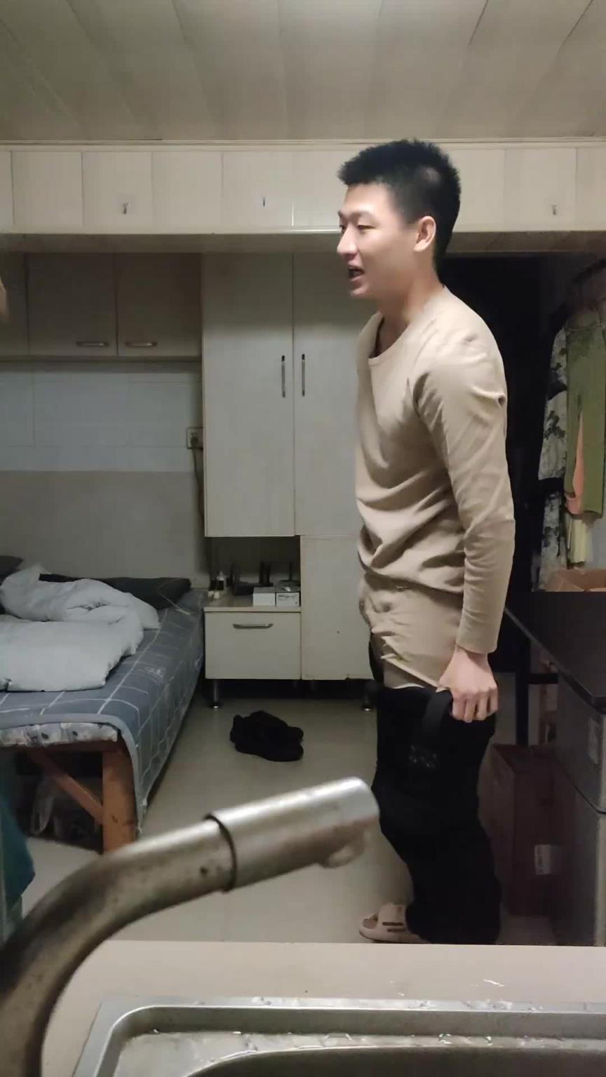 红姐系列5之勾引寸头小伙 口了几下撩起裙子直接干 预览截图 10