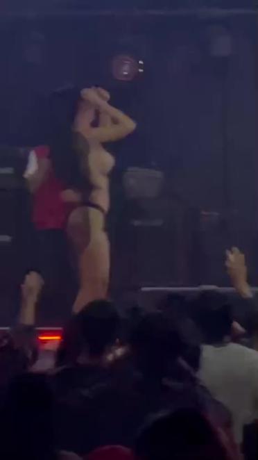 这是哪里啊，好想去摸摸她的奶子 预览截图 11