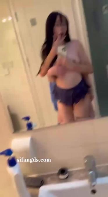 穿着制服和男朋友啪啪啪这身材真是太棒了 预览截图 6