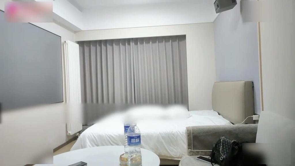 【哥哥你有点不地道啊!对着我射?】20岁刚大学毕业妹子,啊不行 哥哥你有点太长了,顶的好疼! 预览截图 2