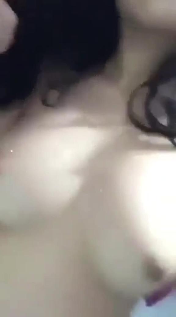 泄密网恋女友的自拍身材不错 预览截图 1
