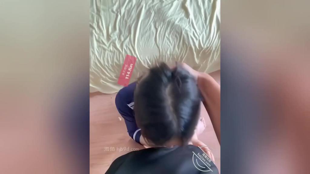 【姐弟乱伦】海角真实姐弟乱伦 发现骚姐无内开档黑丝 按头吃鸡巴 淫语羞辱爆操 被大鸡巴操服“我是母狗” 预览截图 2