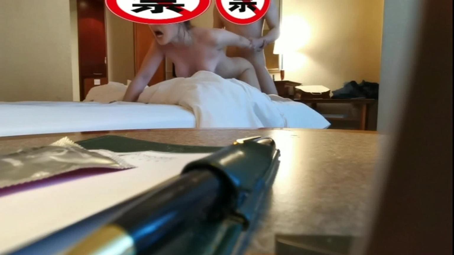 爆奶柜姊背着男友偷情 预览截图 1