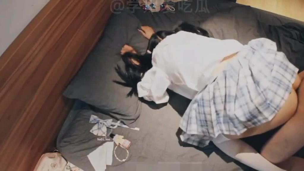 兄妹乱伦-禽兽老哥没有女友爆操亲妹妹 预览截图 10