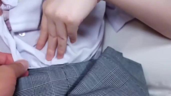爆操极品反差婊粉嫩小萝莉 预览截图 6