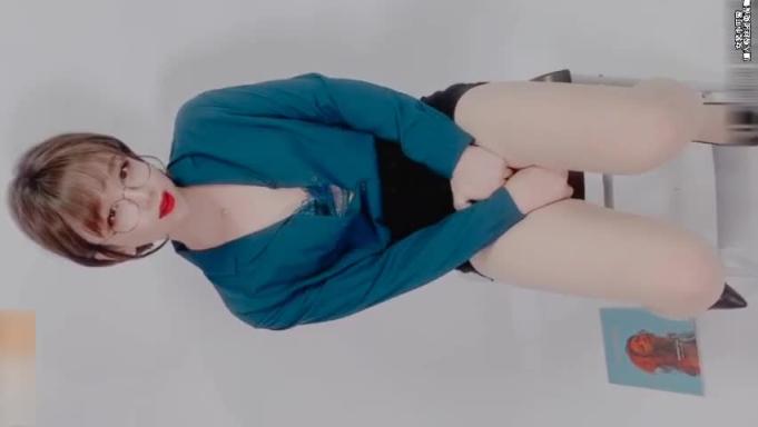 韩国首席超美伪娘，肉丝职业装掏出粉嫩仙女棒诱惑高潮 预览截图 6