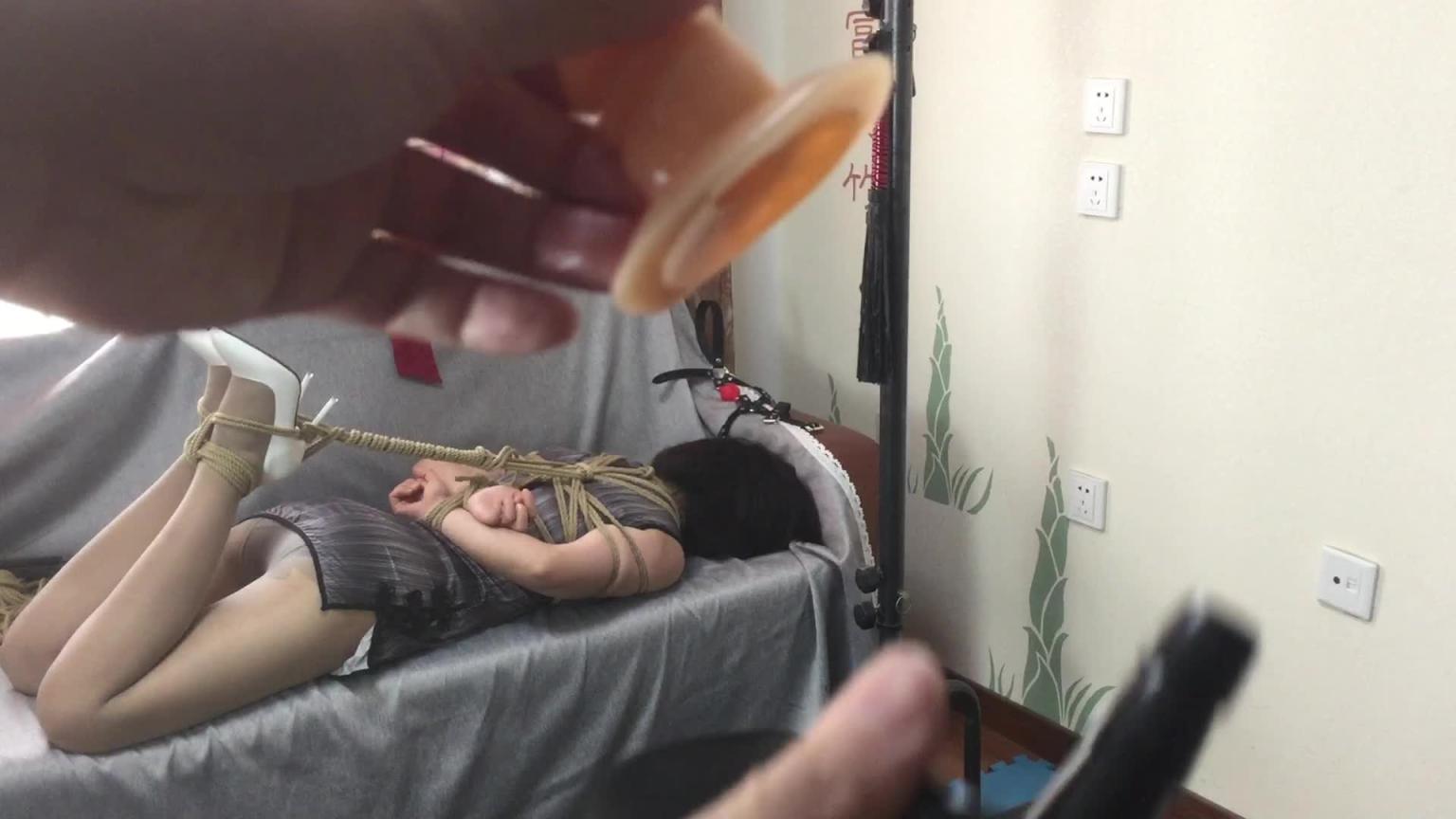 【风华正茂】女M竹叶认识很多年的朋友第一次捆绑 开发 预览截图 8