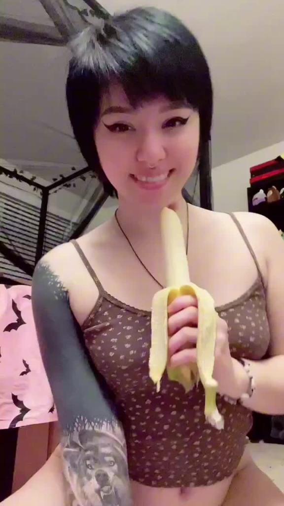 黑丝尤物香蕉挑逗纹身女神大胆火辣#puppiloli 预览截图 2