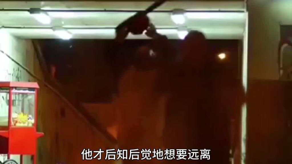 国外奇葩整蛊整人节目,看到这样的小丑相当于国内的红衣女子 预览截图 7